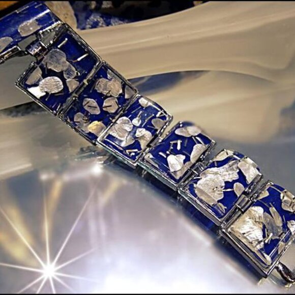1950s Blue w Silver Confetti Lucite Vintage Bracelet 19091 - Picture 3 of 10
